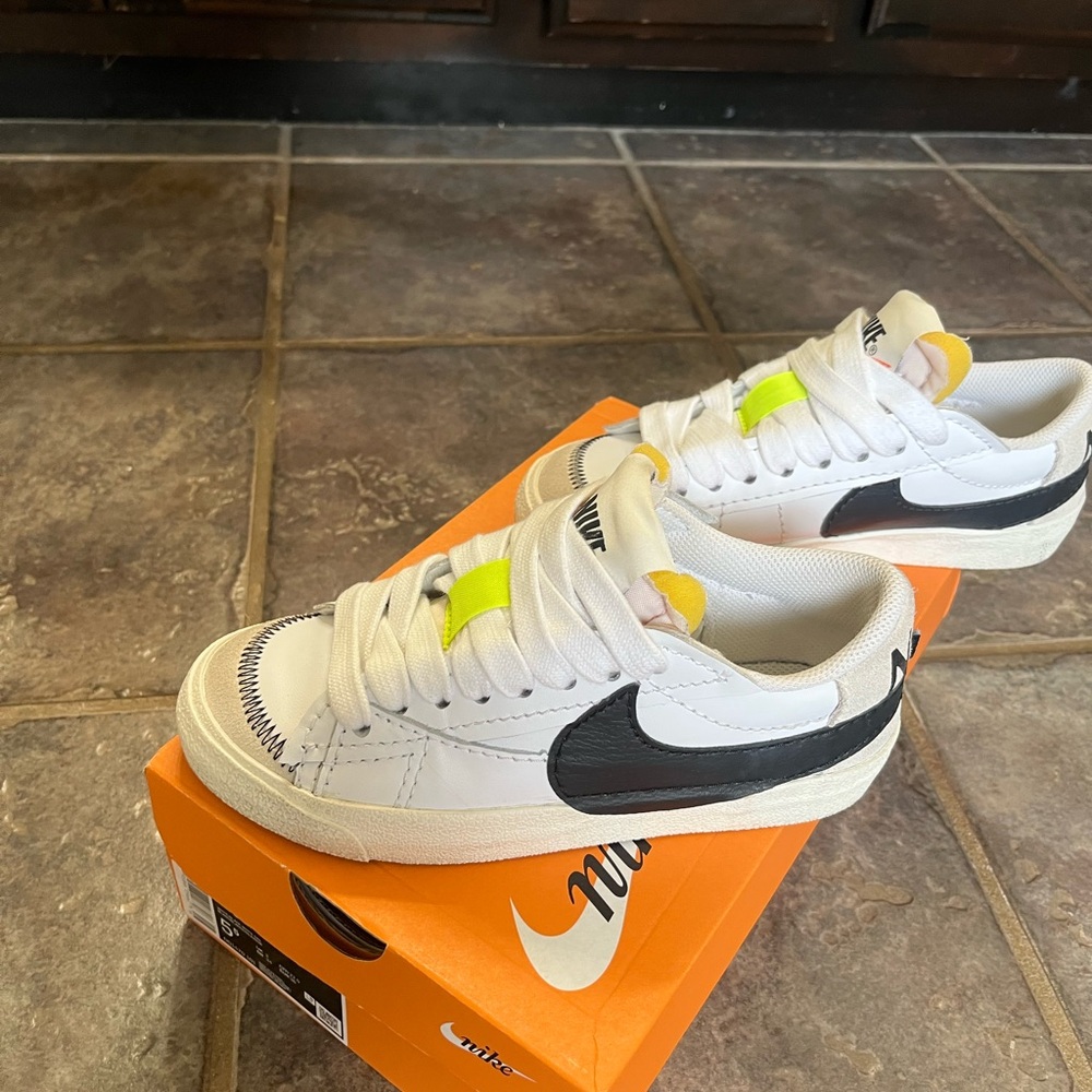 Nike Blazer Low ’77 Jumbo (W) DQ1470‑101 in the “White/Black-Sail” colorway